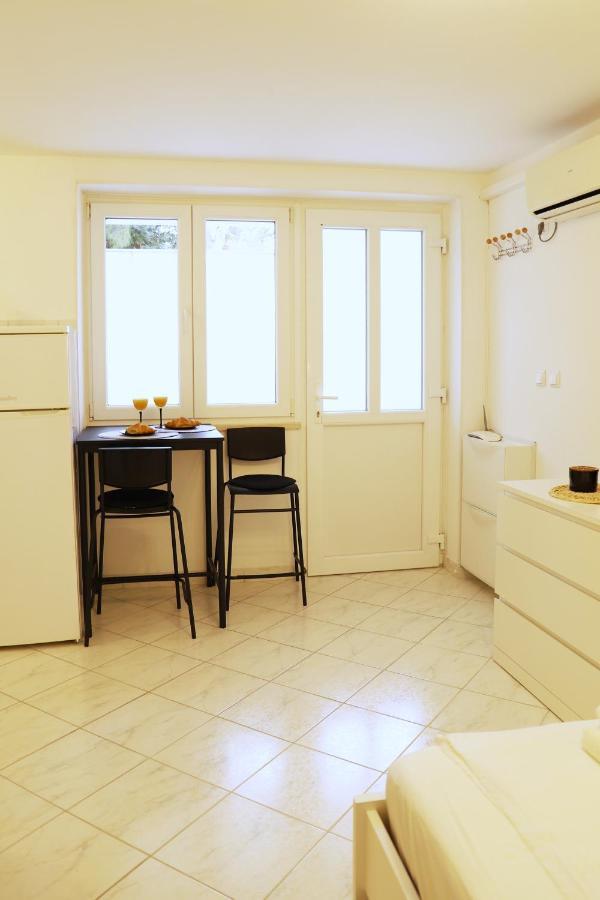 Ap Apartment *